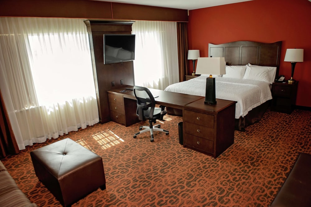 Studio, 1 King Bed, Accessible