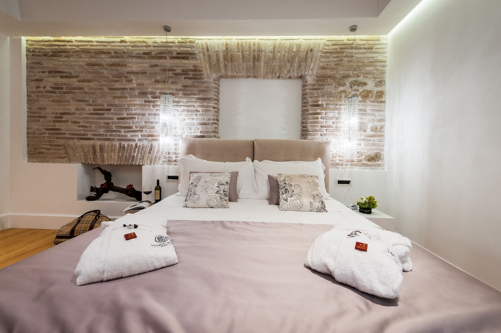 Superior Double or Twin Room photo 3