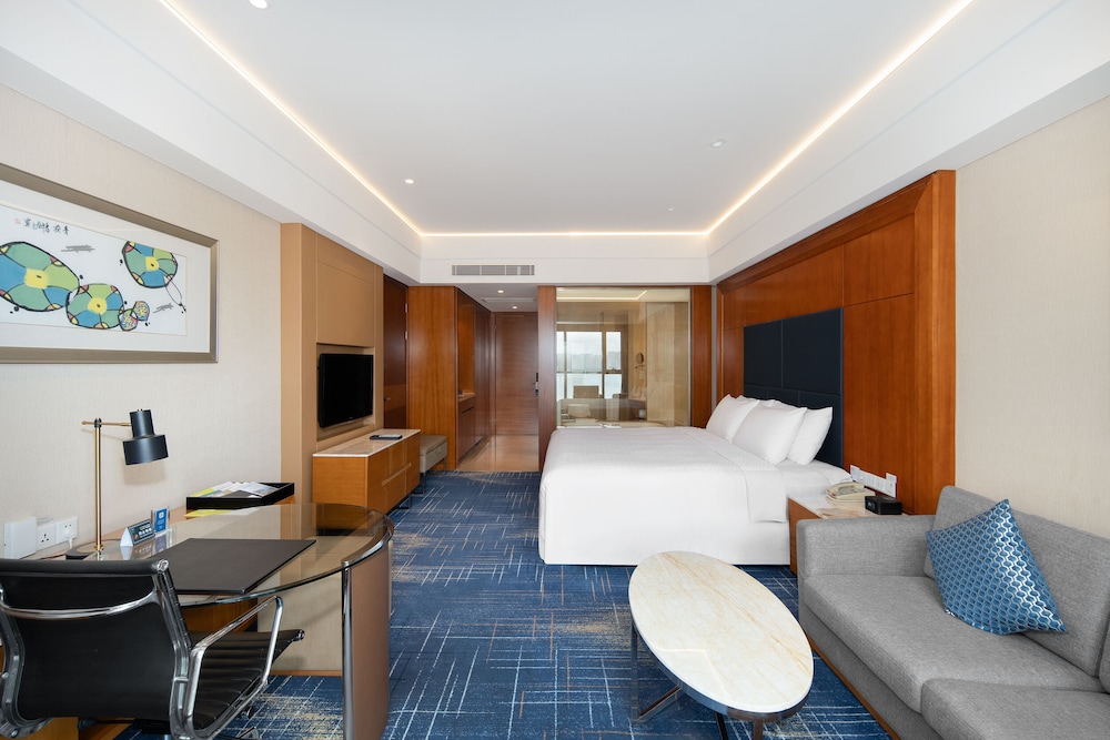 Premium Room, 1 King Bed, Partial Lake View - Photo 1