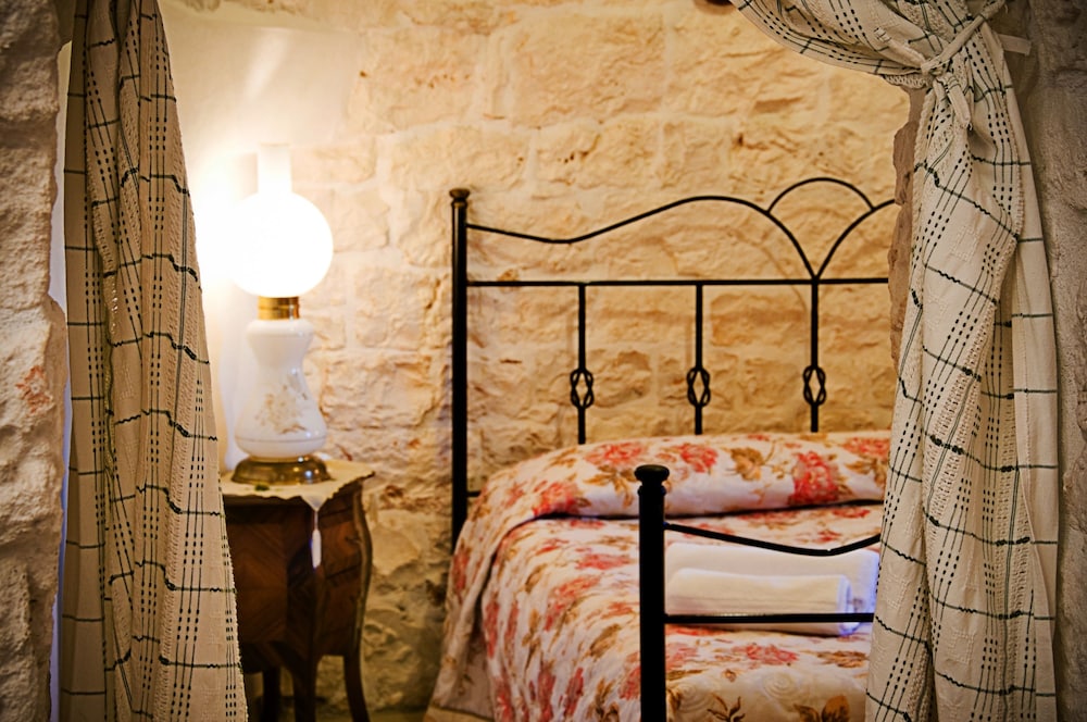 Traditional House, 2 Bedrooms, Vineyard View, Garden Area