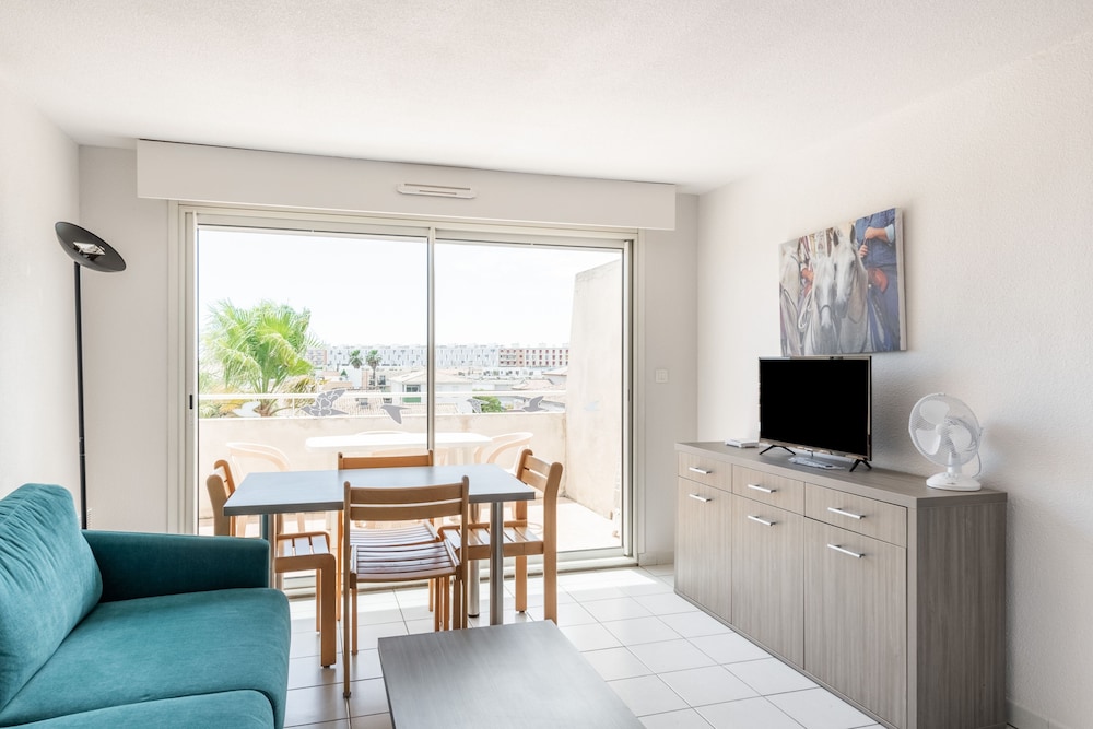 Apartment, 1 Bedroom, Pool View - Photo 8