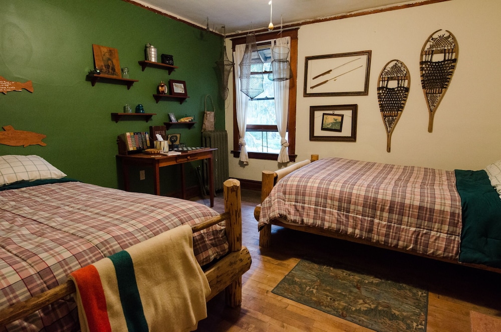Room, 2 Full Beds, Shared bath photo 1