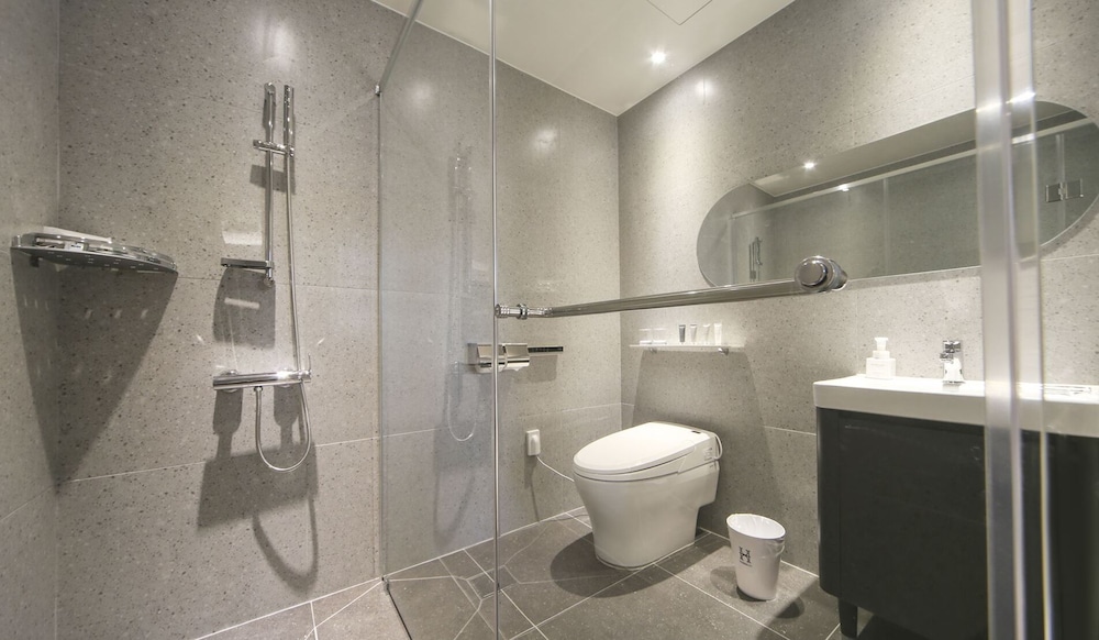 Suite - Photo 3