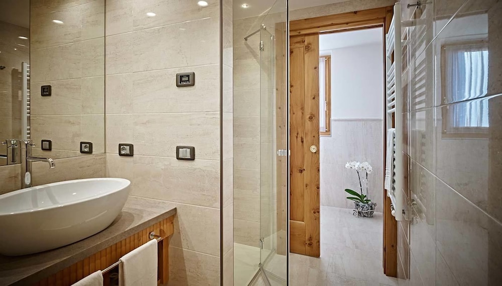 Suite Tower photo 3