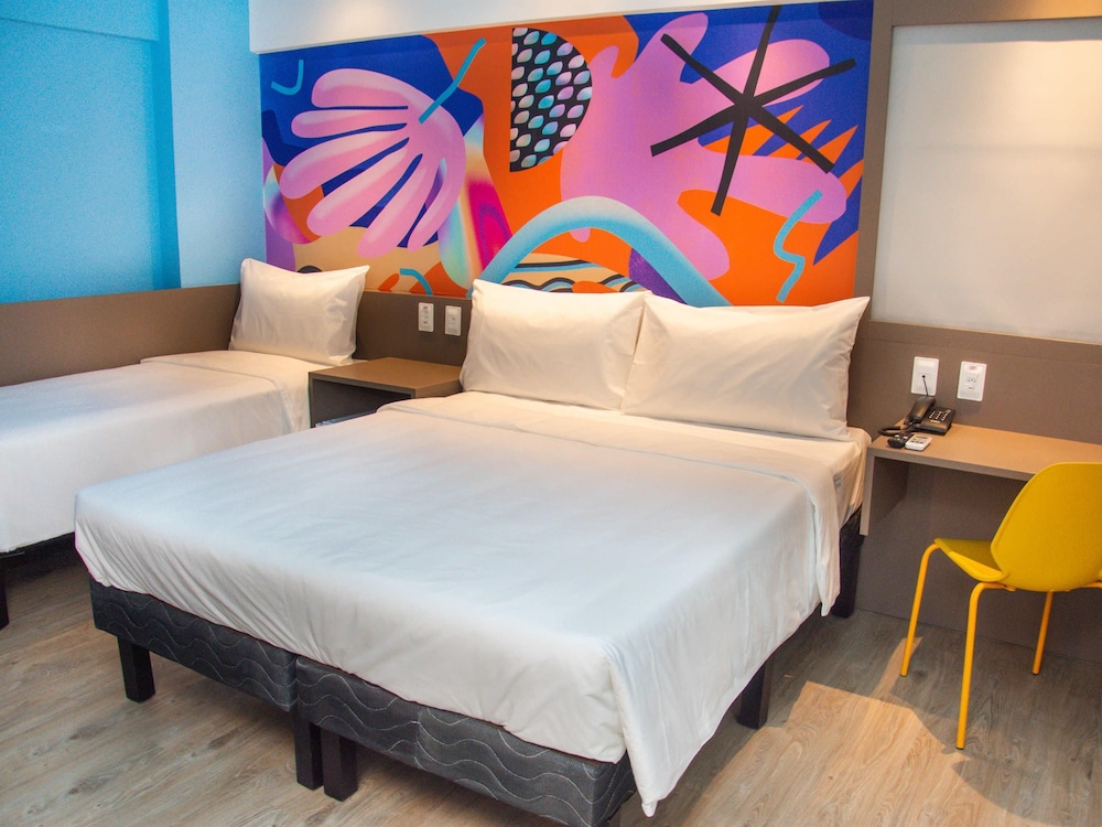 Standard Room, 1 Double Beds and 1 Single Bed - Photo 2