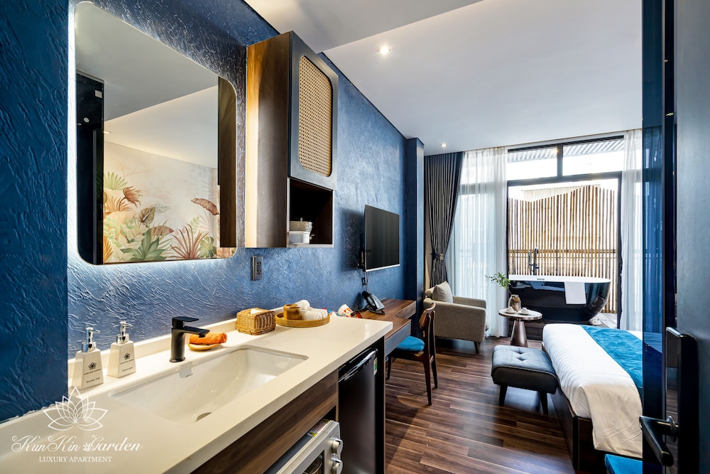 Executive Double Room, Bathtub photo 2