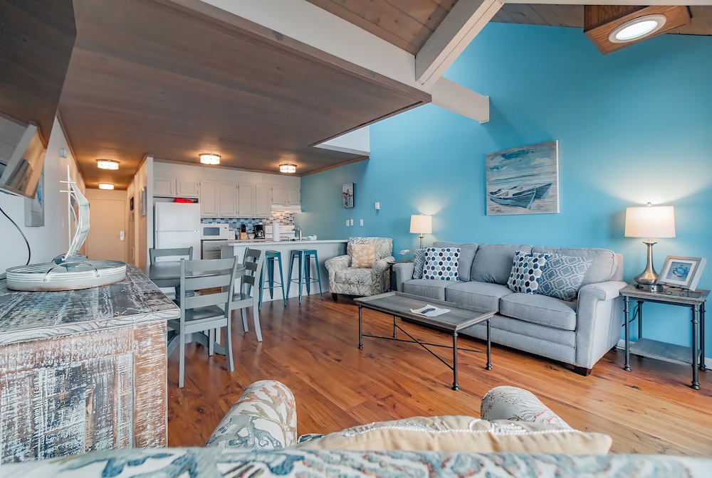 Standard Condo, 1 King Bed with Sofa bed, Bay View (One Bedroom King Suite Condo)