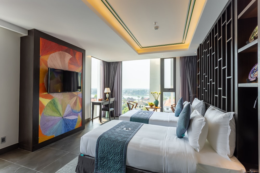 Deluxe Room, River View - Photo 3