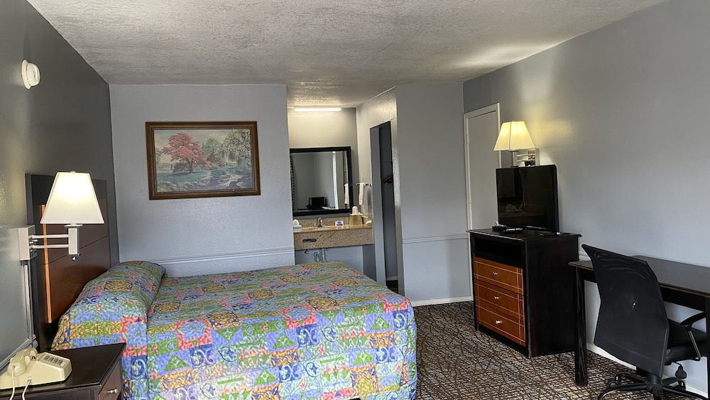 Standard Room, 1 King Bed photo 1