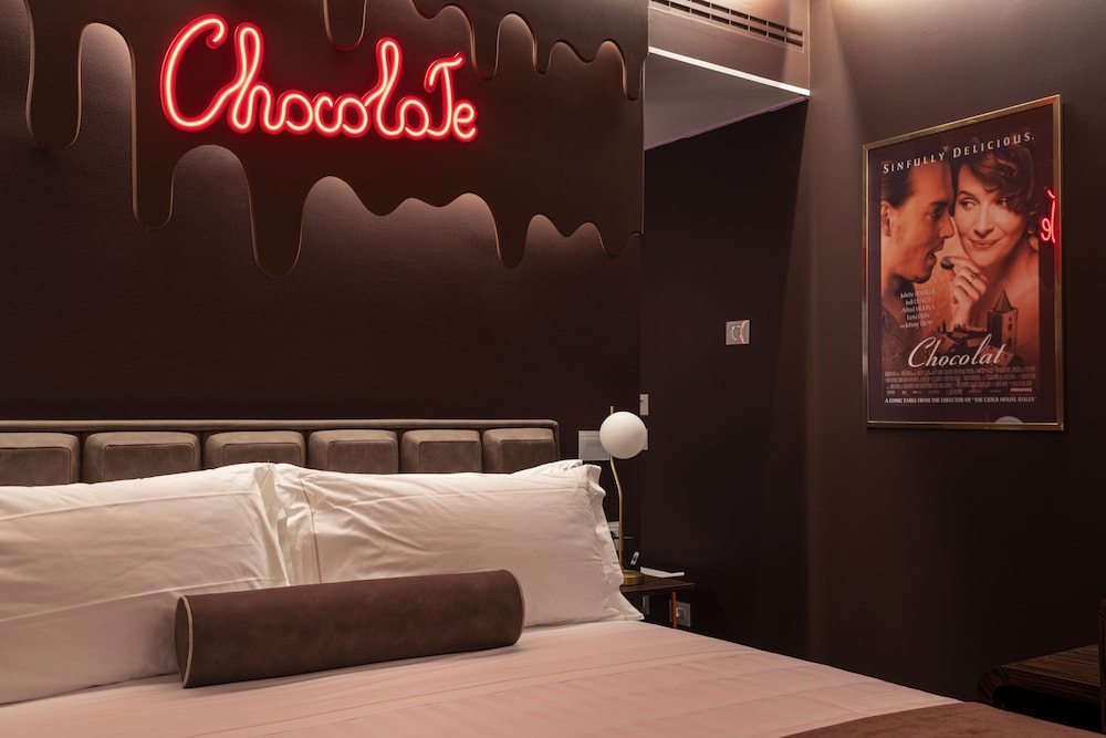 Executive Room thumbnail 6