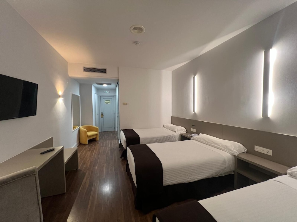 Premium Triple Room photo 3