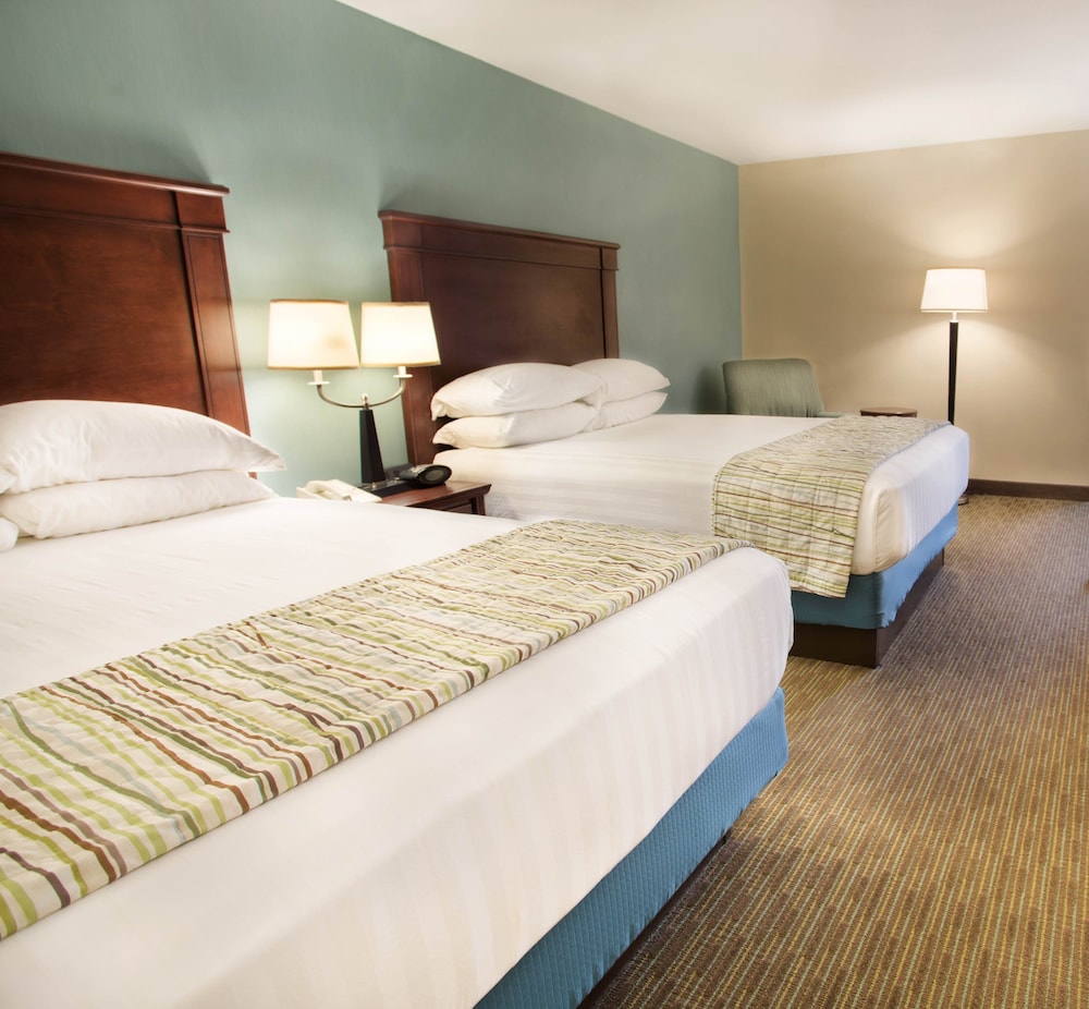 Standard Room, 2 Queen Beds - Photo 2