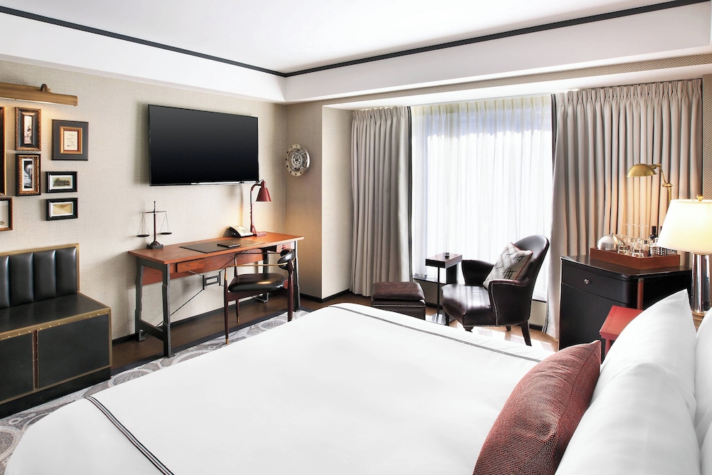 Superior Room, 1 King Bed (Mobility/Hearing Accessible, Tub)