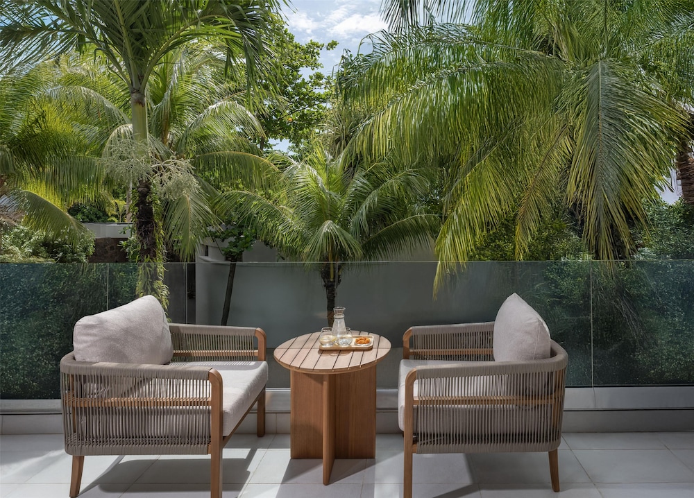 Superior Garden View Balcony Room - Photo 3