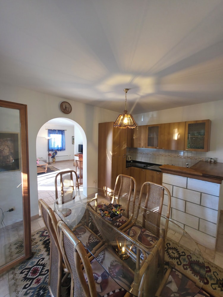Elite Villa, 2 Bedrooms, Balcony, Partial Sea View