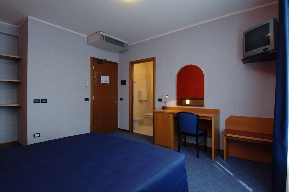 Business Double Room Single Use, 1 Double Bed photo 3