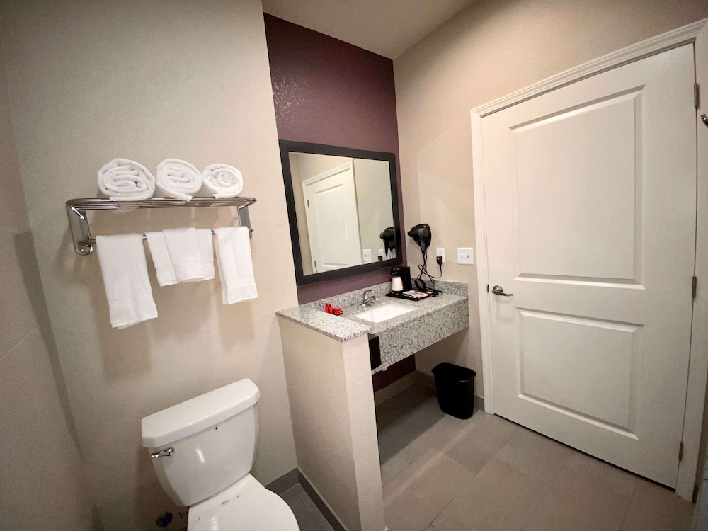 Suite, 1 King Bed, Non Smoking, Kitchen (Dining Table, Full Kitchen) - Photo 2
