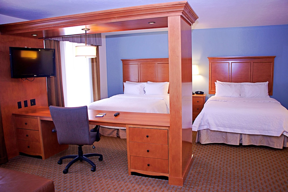 Suite, 2 Queen Beds, Non Smoking - Photo 3