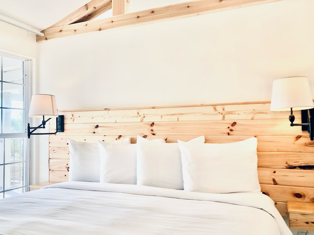 Superior Room, 1 King Bed, River View