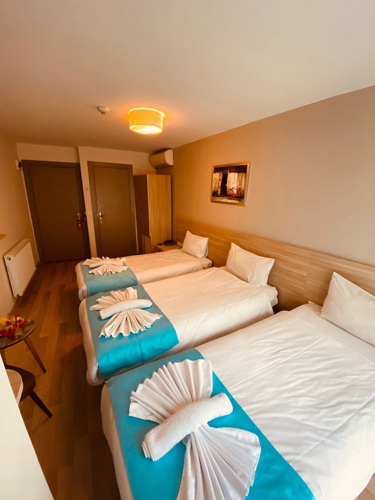 Standard Triple Room photo 2