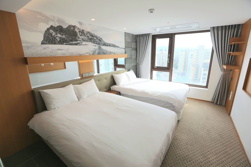 Family Twin Room (for 4 people)