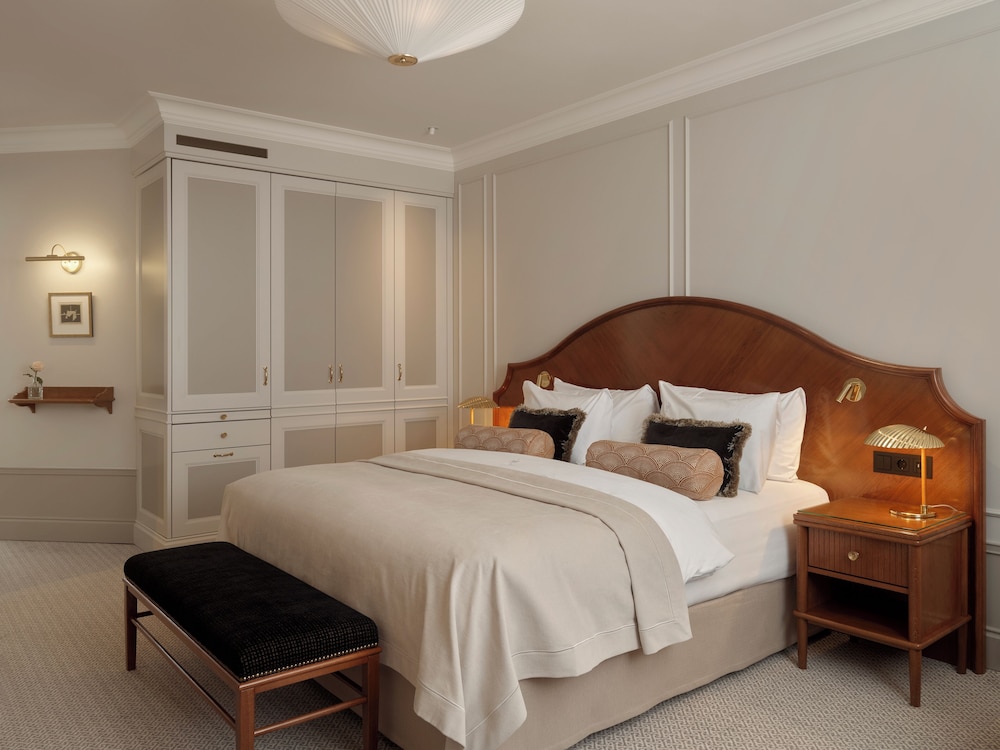 Deluxe Room, 1 King Bed