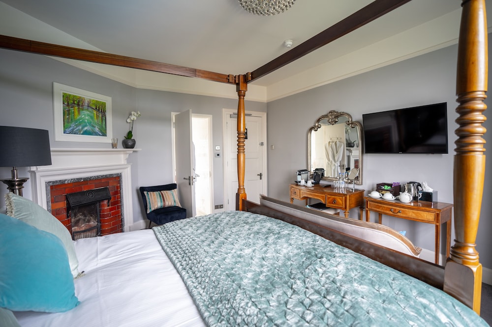 Superior Double Room (Four Poster Bed) photo 3