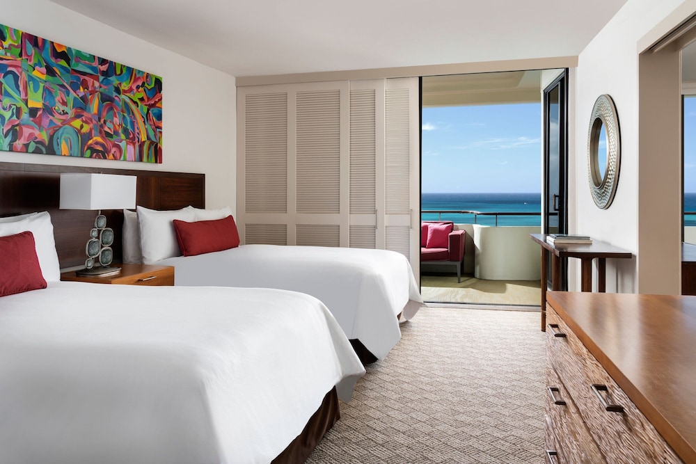 Mailani Tower Ocean Suite 1 Bedroom, King or 2 Double, Sofabed, Oceanfront thumbnail 5