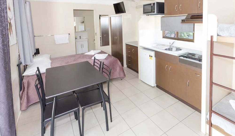 Family Budget Coconut Cabin (Studio)