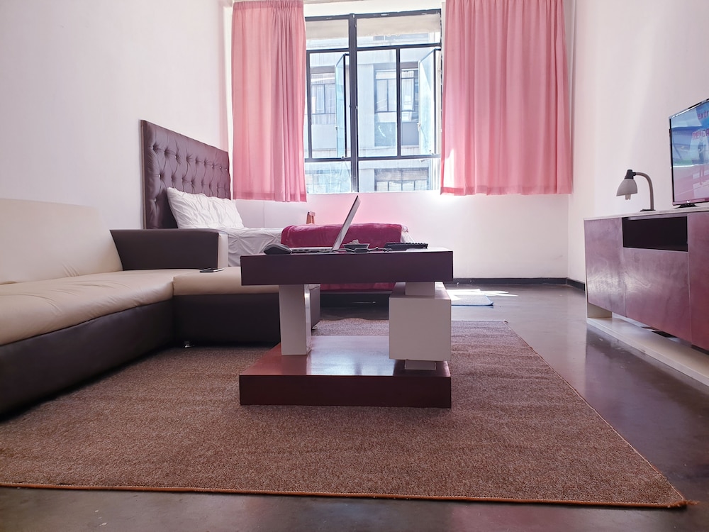 City Studio, Courtyard View, Courtyard Area