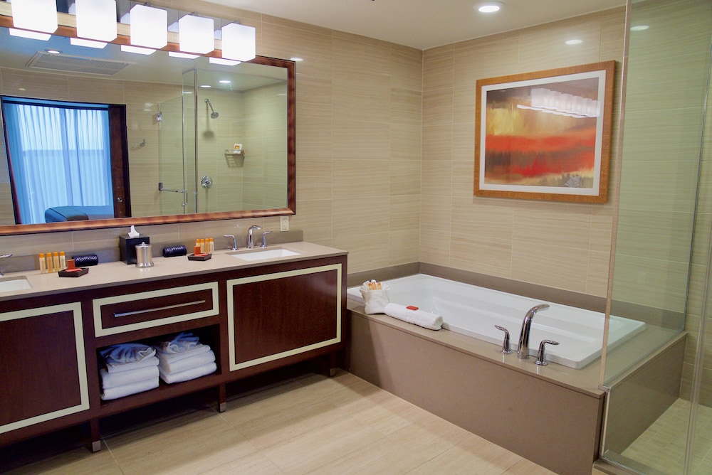 Standard Room, 1 King Bed - Photo 18