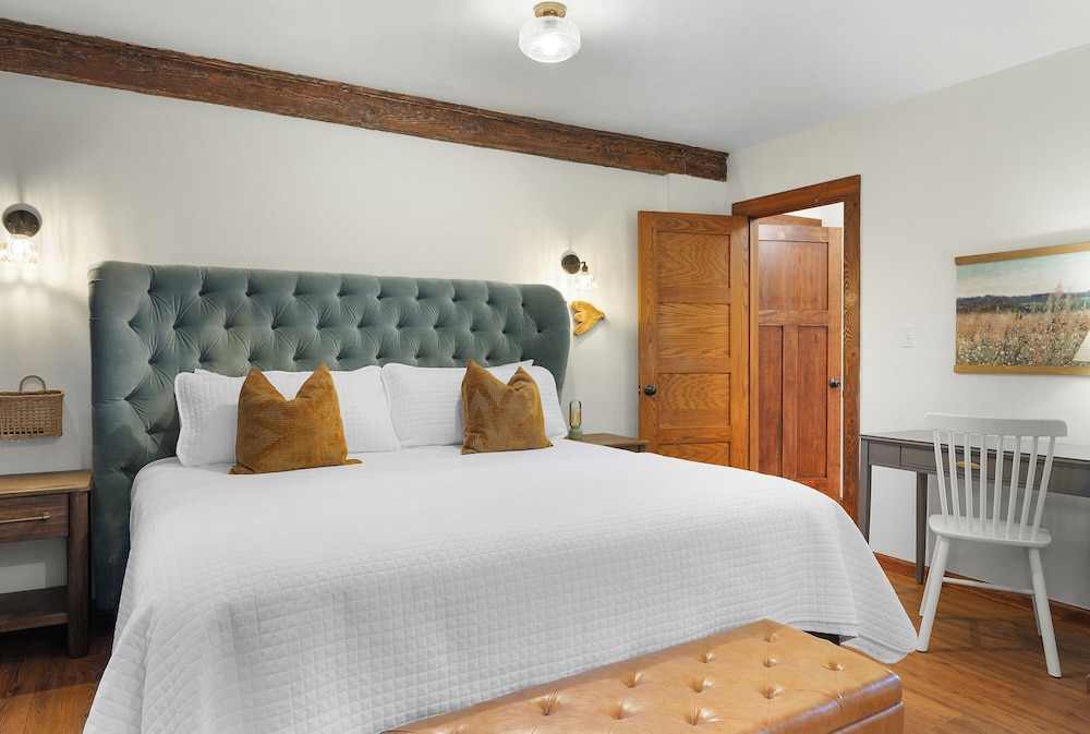 Grand Suite - This unit is not pet friendly photo 1