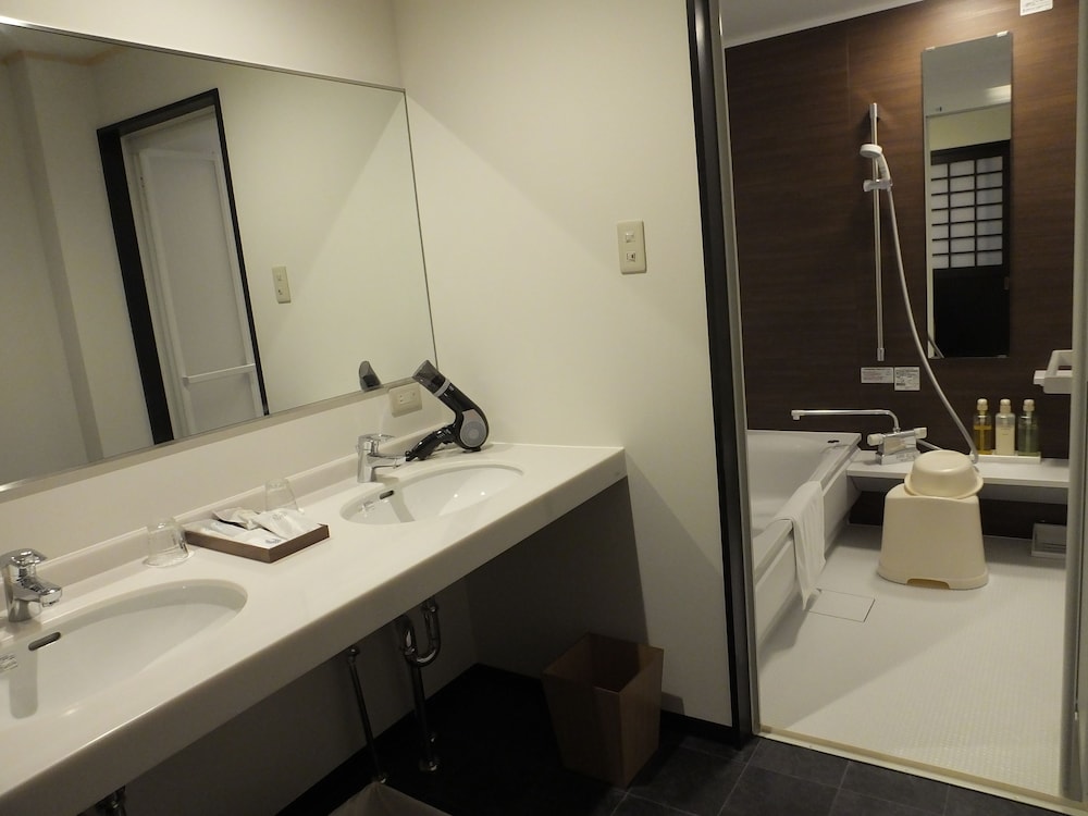 Suite (Tougoro) photo 2