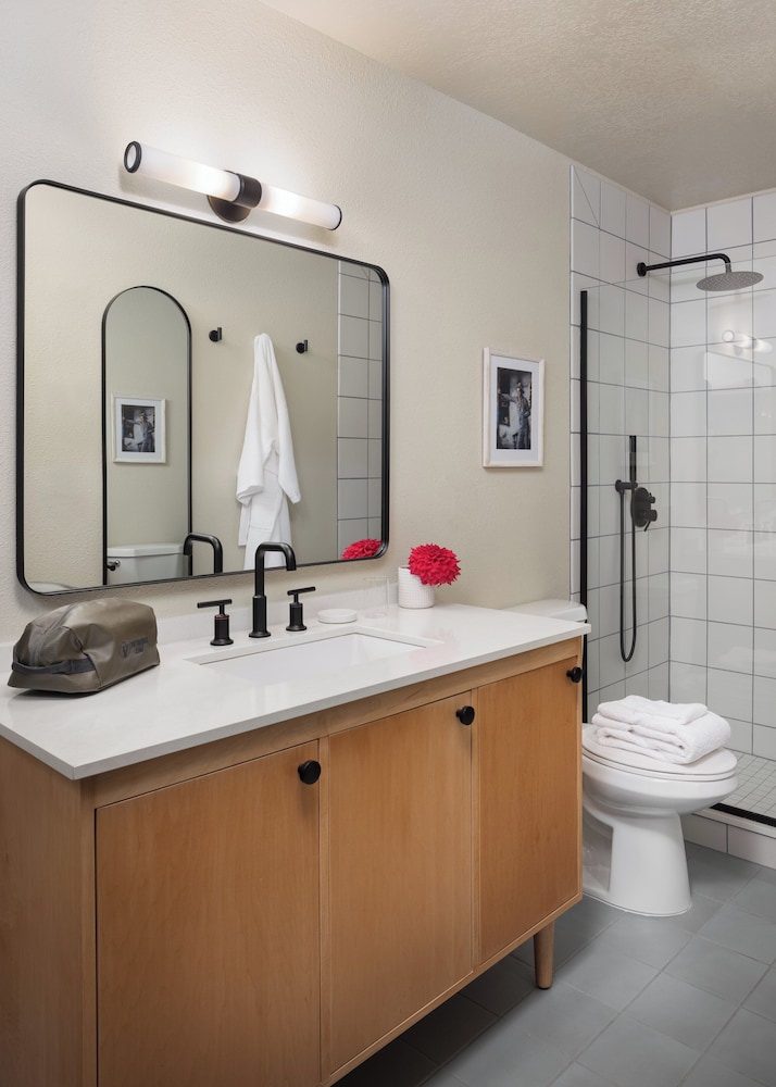 Suite, Mobility Accessible (Outbound, Queen) - Photo 9