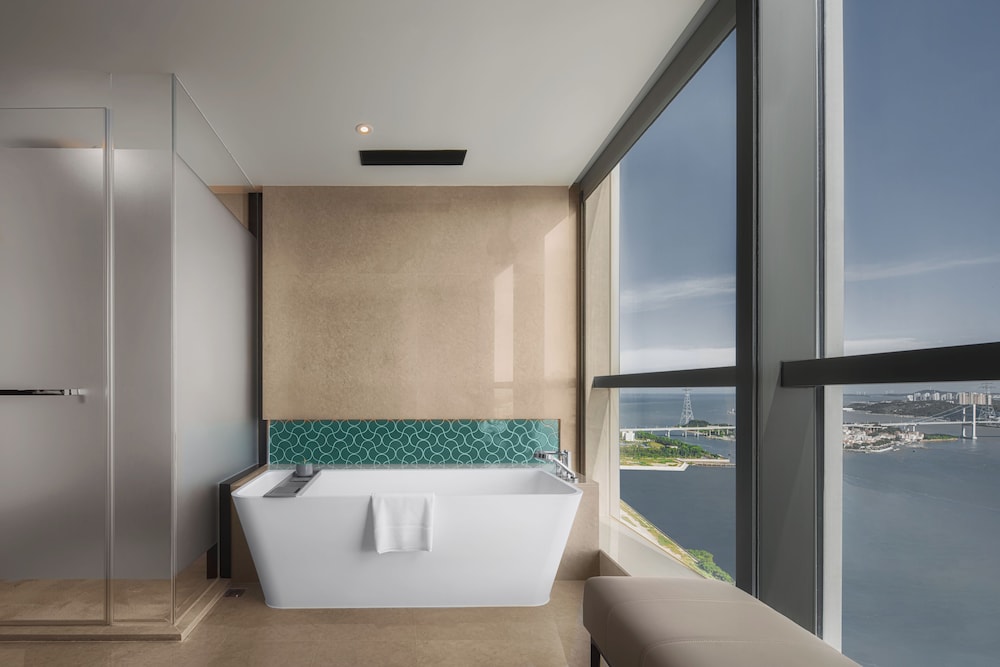 Executive Suite, 1 King Bed, Sea View photo 2