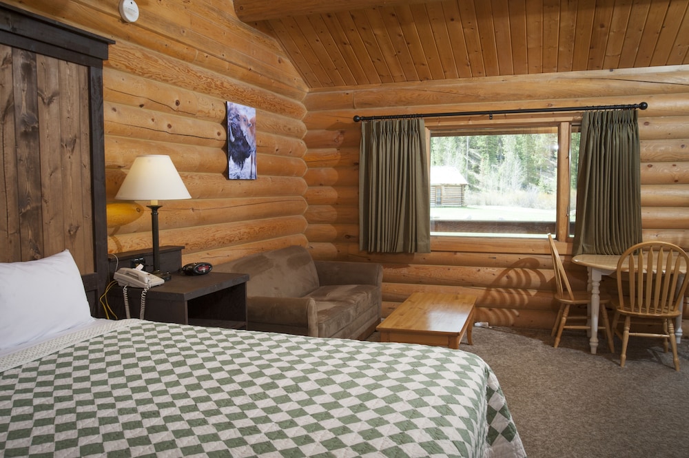 Deluxe One Room Cabin w/ Kitchenette - Photo 1