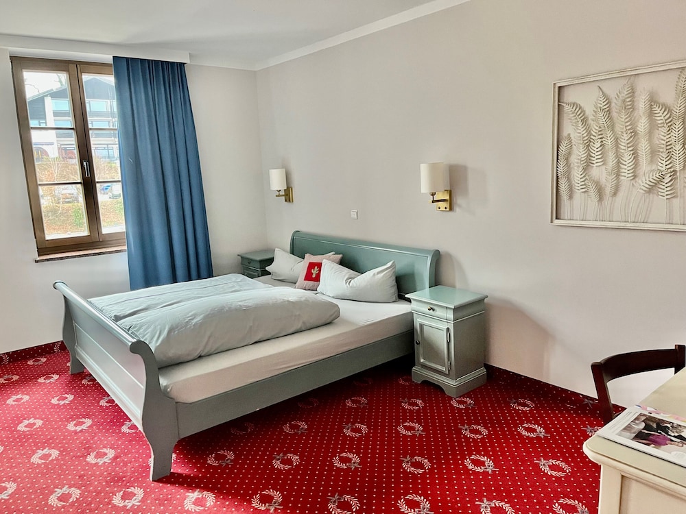 Double Room, 1 King Bed, Non Smoking, Private Bathroom