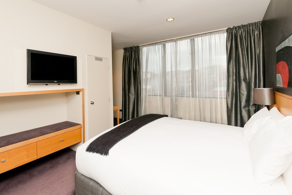 Suite, 1 King Bed, Tower - Photo 2