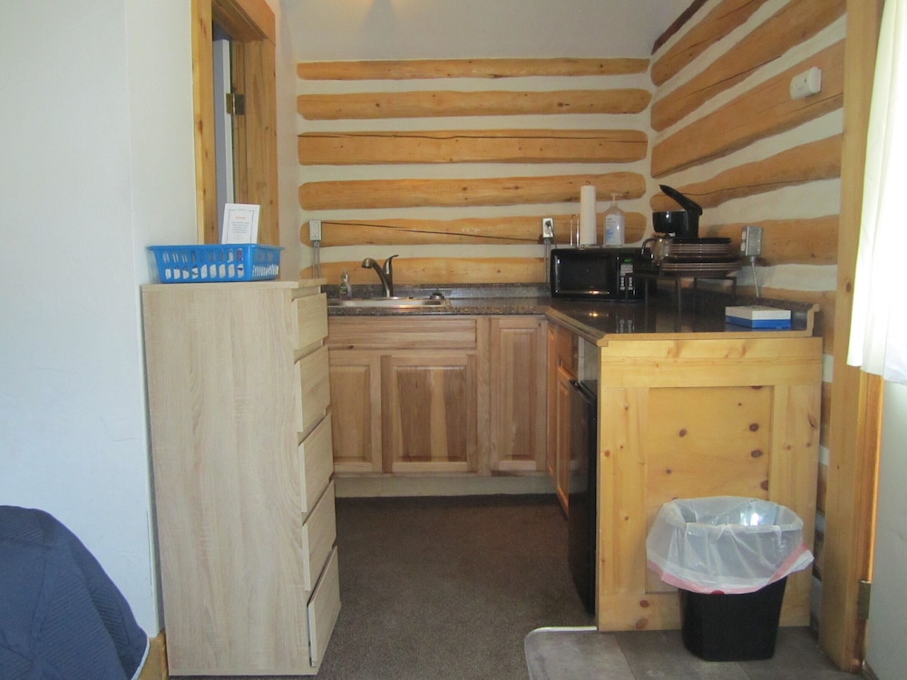 Standard Cabin, 1 Queen Bed photo 2