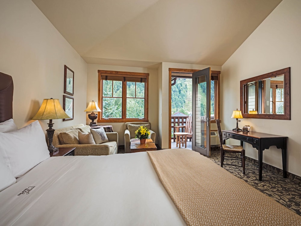 Deluxe Room, 1 King Bed - Photo 1