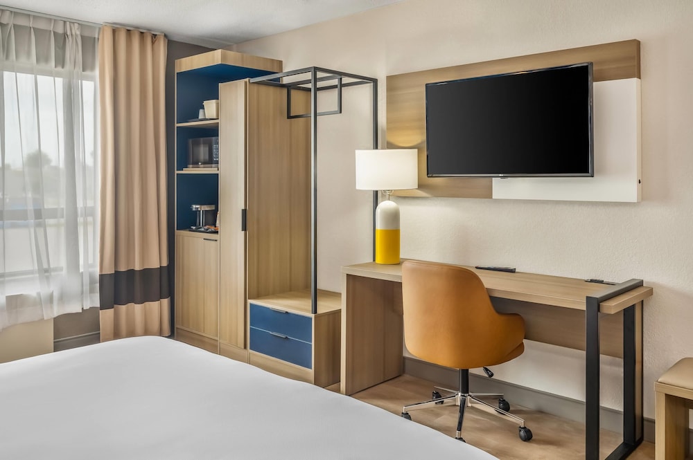 Room, 1 King Bed, Non Smoking - Photo 1