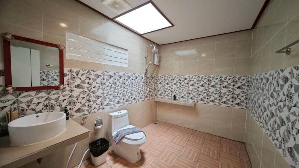 Pool Side Cottage with Double Bed photo 3