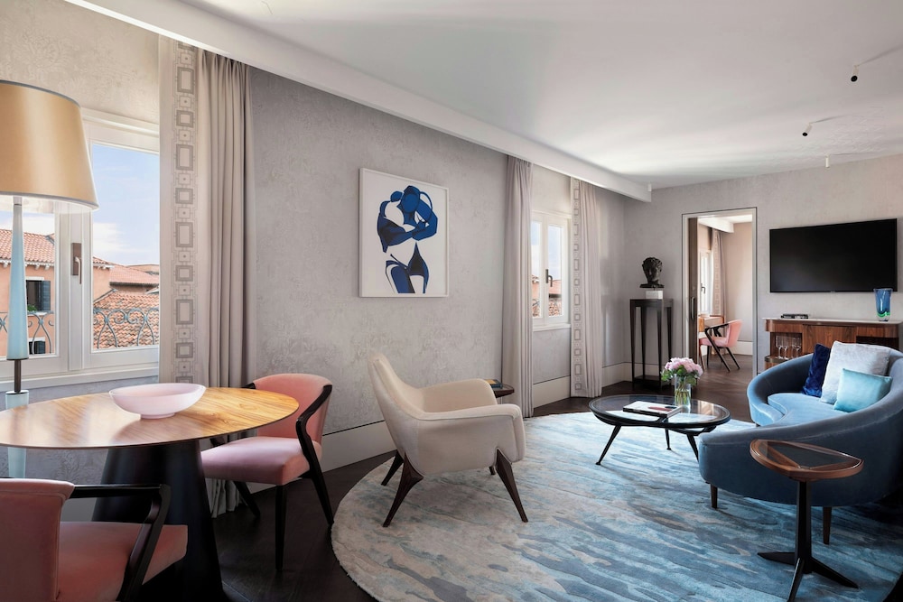 St. Regis Suite