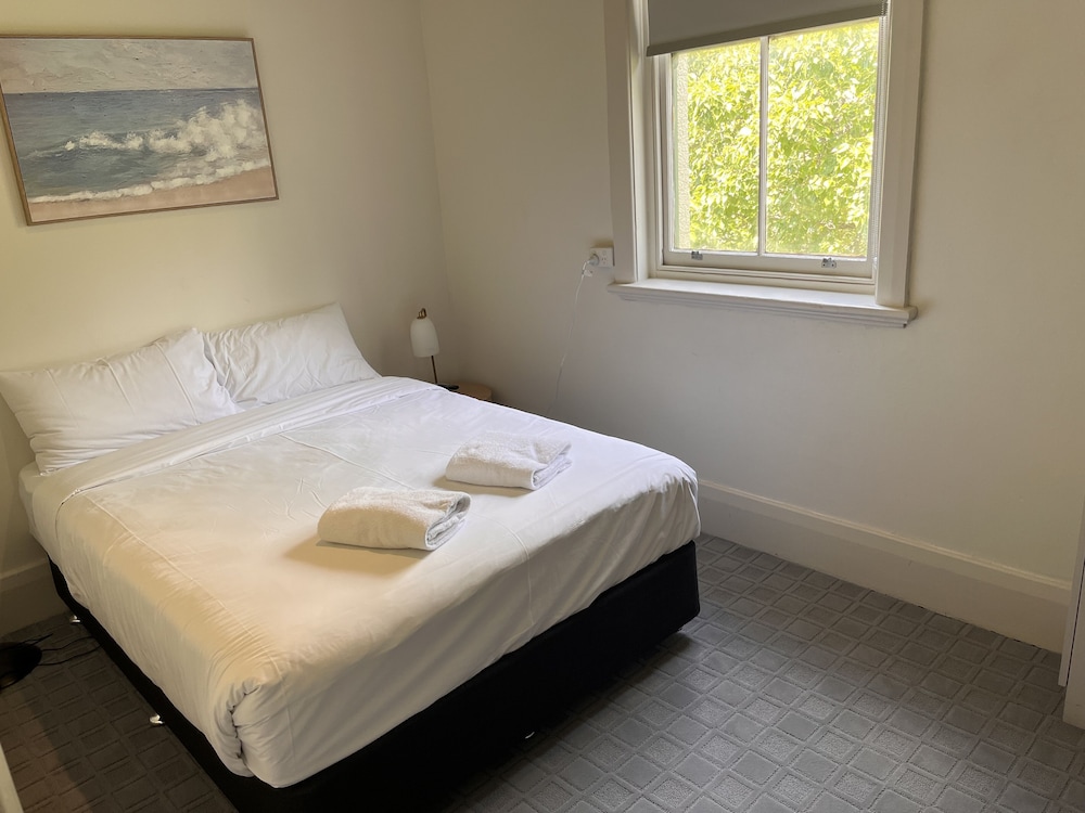 6 Bedroom Apartment photo 3