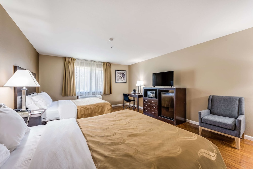 Room, 2 Queen Beds - Photo 3