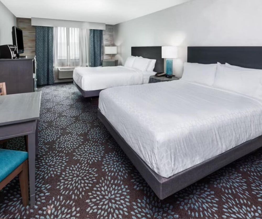 Standard Room, 2 Queen Beds, Ocean View - Photo 3