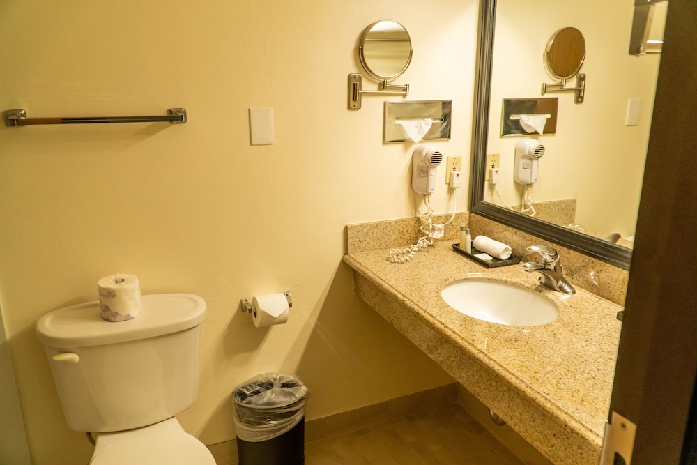 Executive Room, 2 Queen Beds, Non Smoking - Photo 8