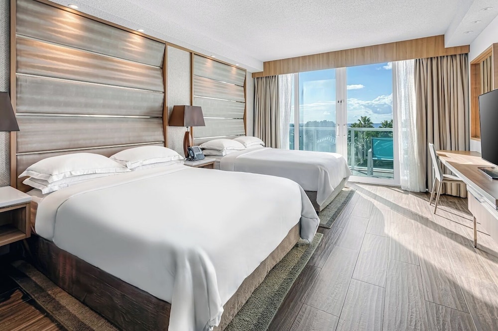 Waterfront View, 2 Queens Beds
