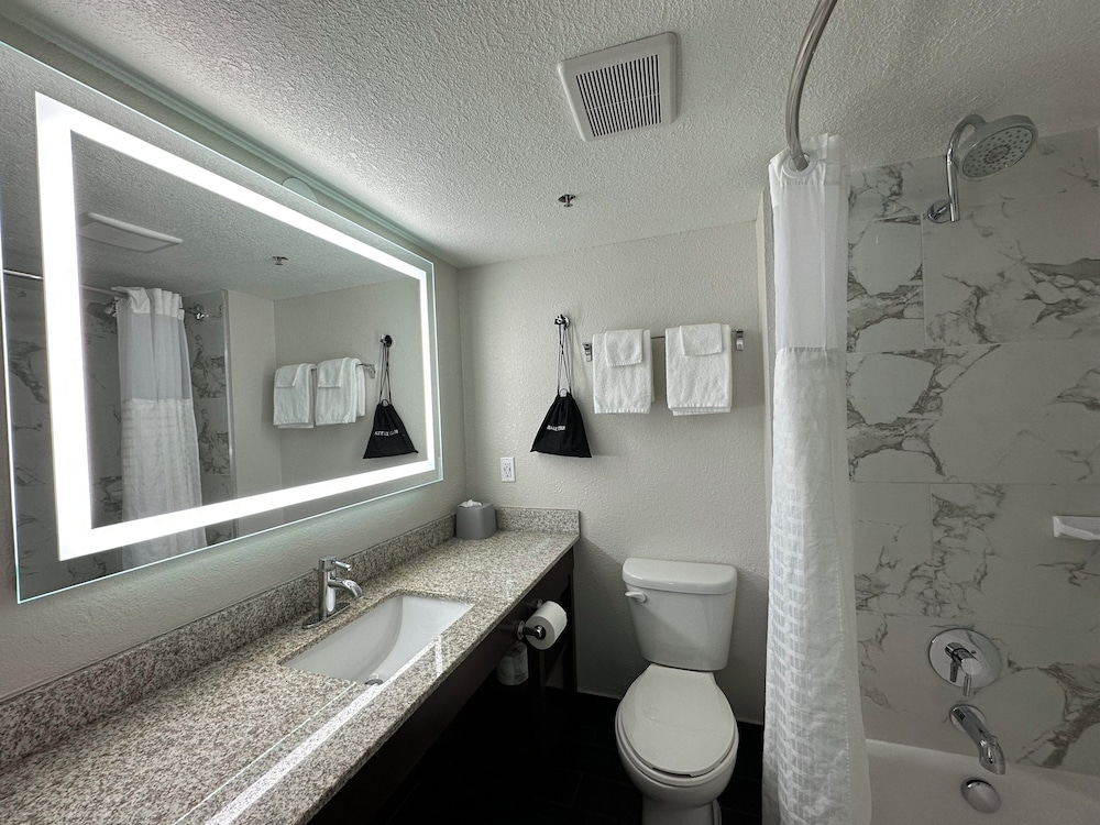 Suite, 2 Queen Beds - Photo 6
