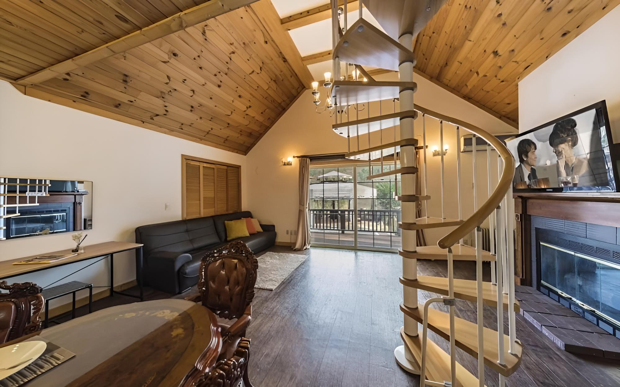 Room (Suite (Duplex)) photo 1